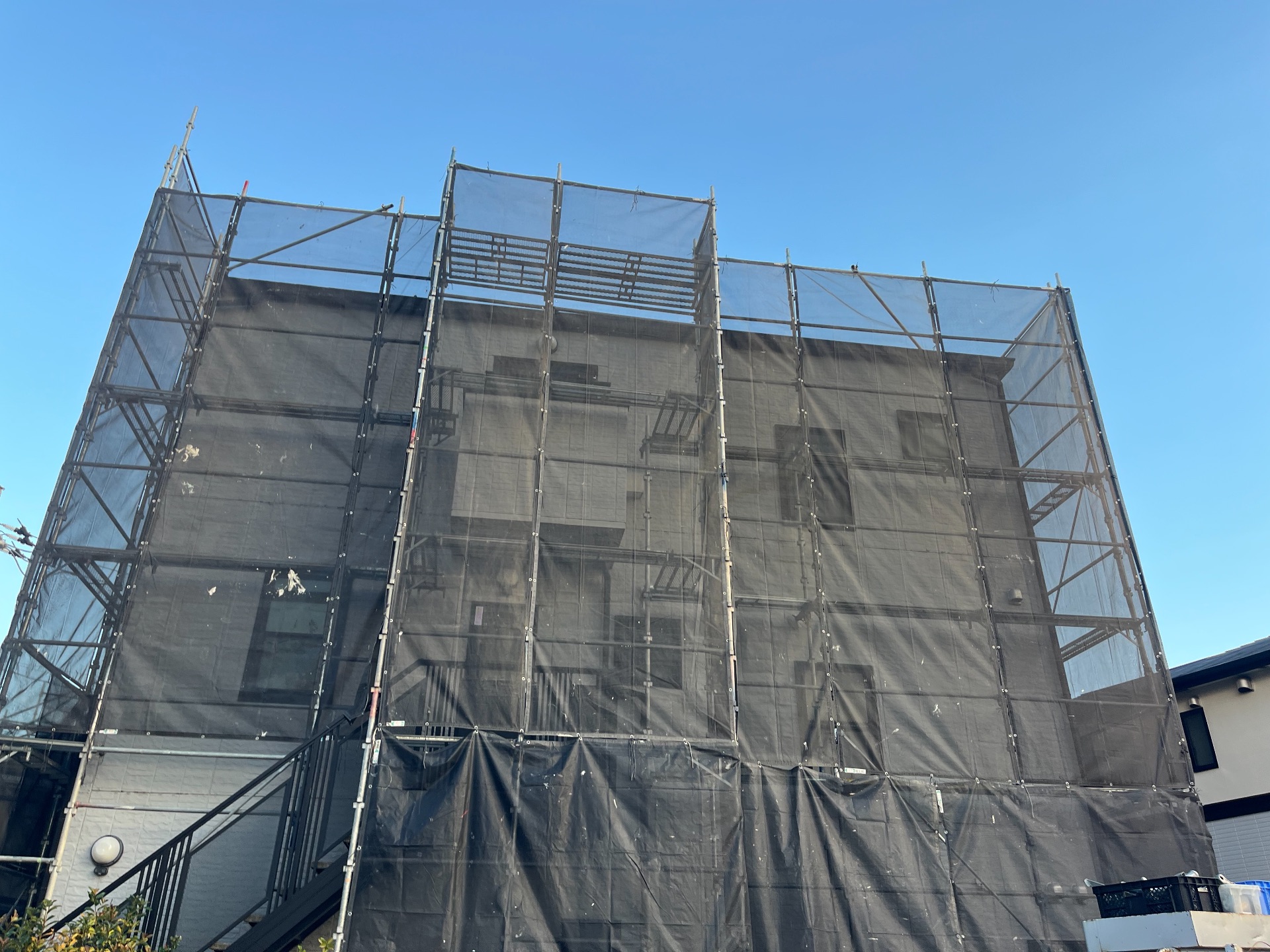 【足場】座間市相模が丘にて仮設工事